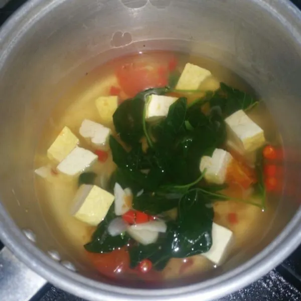 Matikan kompor, angkat dan sajikan.