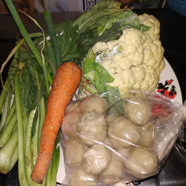 Siapkan bahan untuk isian.