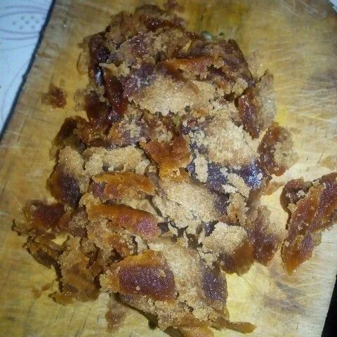 Iris tipis gula merah.