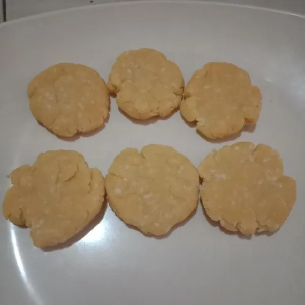 Kemudian cetak adonan cookies sesuai selera.