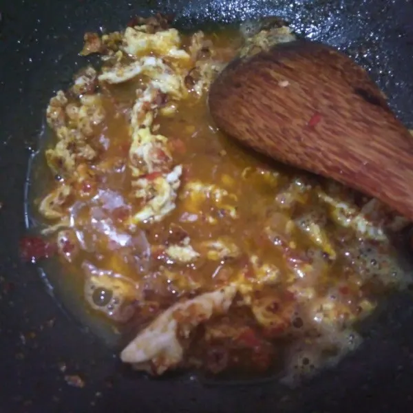 Masukkan air, tunggu mendidih.