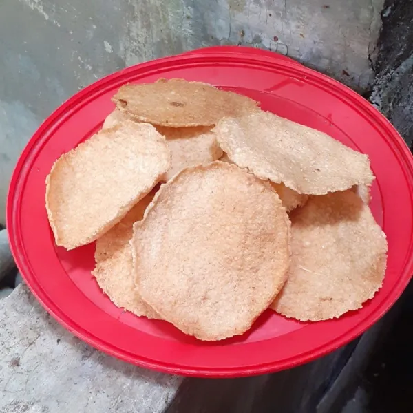 Siap untuk dinikmati, masukkan ke dalam toples agar tetap renyah.
