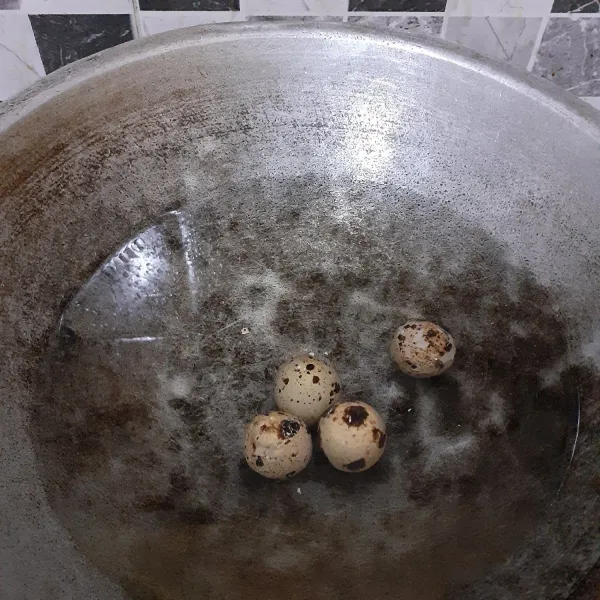 Rebus telur puyuh.