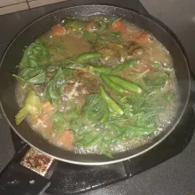 Masukkan kemangi dan cabai rawit.