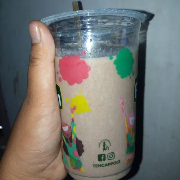 Oreo pisang blend siap disajikan.