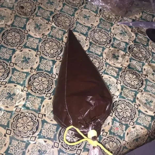 Pindahkan dalam piping bag.