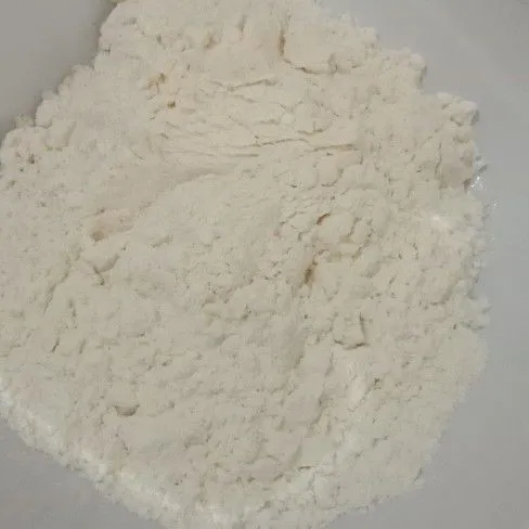 Bahan pelapis kering : campur tepung terigu, tepung beras, maizena, garam, kaldu bubuk, paprika bubuk, bawang putih bubuk, lada bubuk, aduk dan sisihkan.