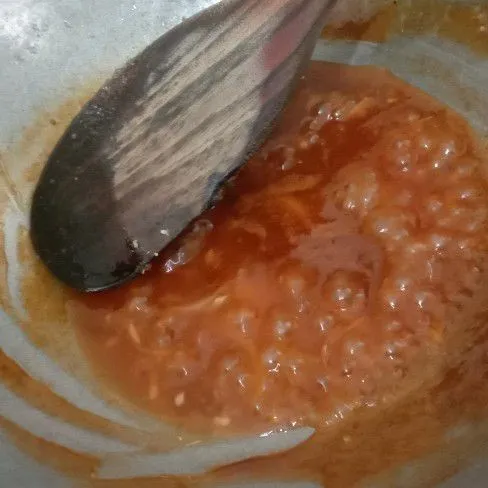 Biarkan hingga airnya mulai berkurang / mengental, dan perbaiki rasanya.