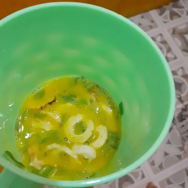 Tambahkan cumi-cumi yang sudah dibersihkan.