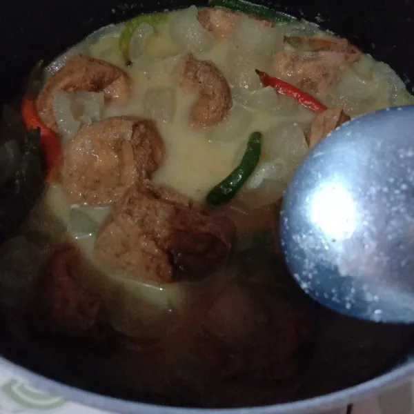 Masak hingga semua bahan matang. Sajikan.