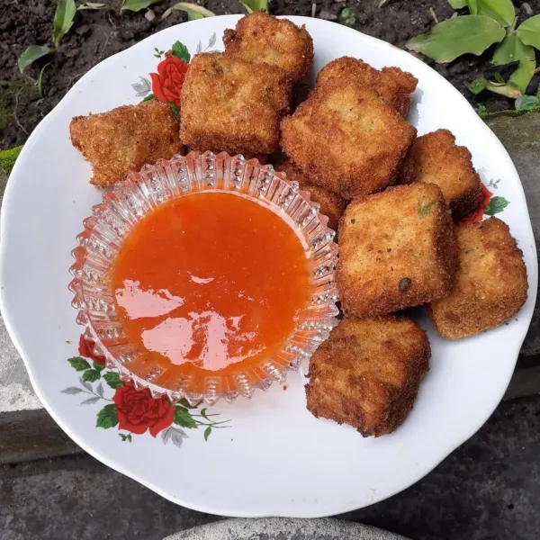 Sajikan dengan saos sambal/saos tomat.