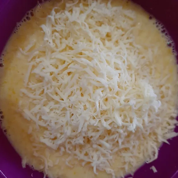 Masukkan keju.