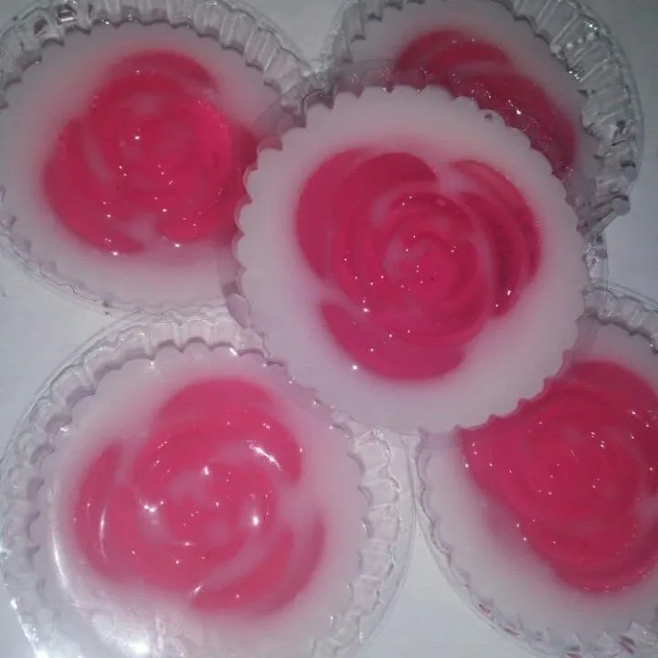 Puding Mawar Strawberi