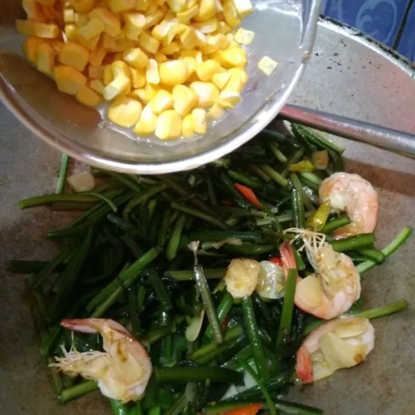 Masukkan jagung manis