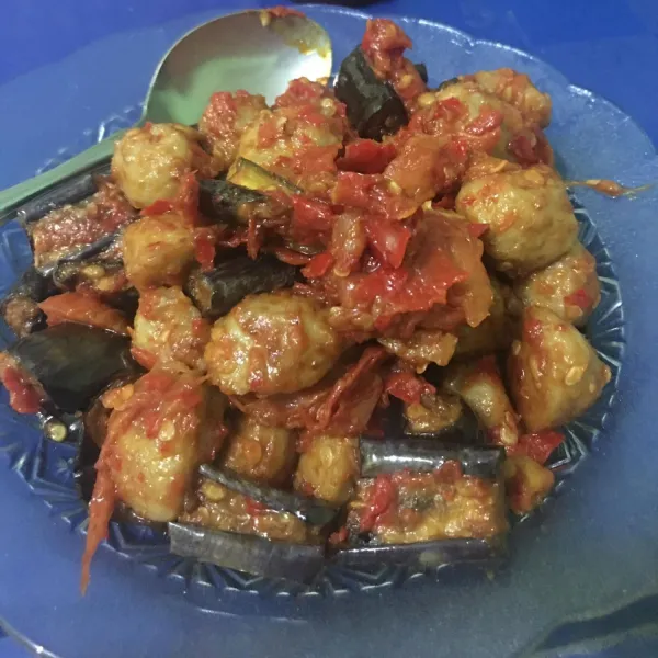 Balado bakso terong siap untuk disantap.