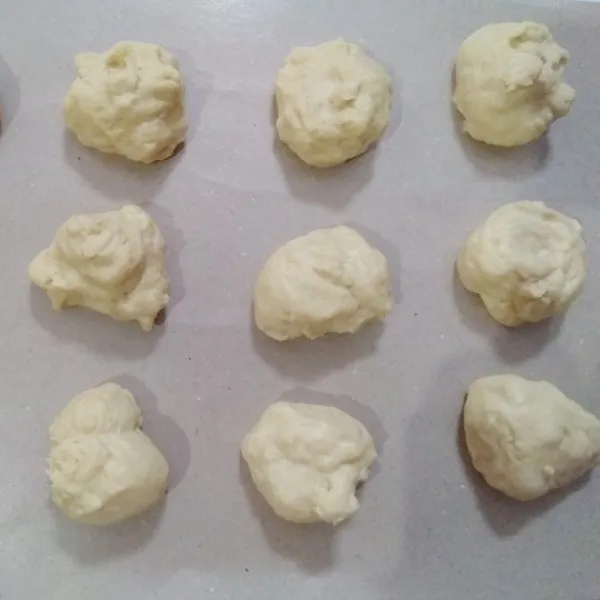 Timbang adonan masing" 40 gram.