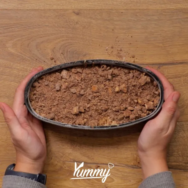Oven pada suhu 182 C selama 55-60 menit hingga kue matang. Tunggu hingga kue dingin, kemudian keluarkan dari loyang. Cinnamon Crunch Banana Bread siap disajikan.