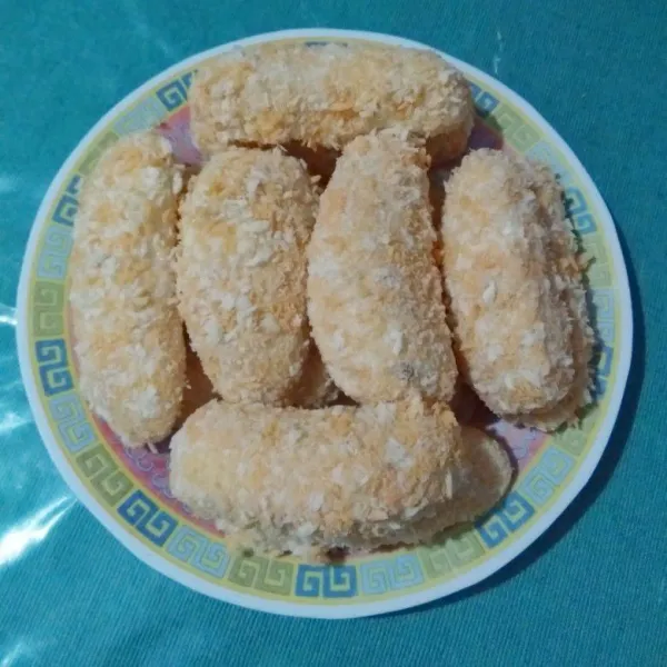 Masukkan pisang kedalam freezer minimal 30 menit.