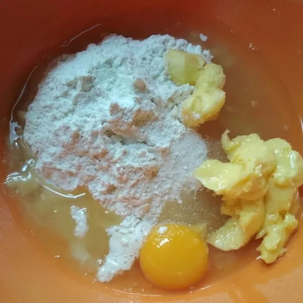 Campur semua bahan aduk rata.