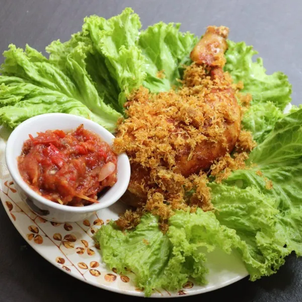 Sajikan dengan sambal dan nasi hangat.