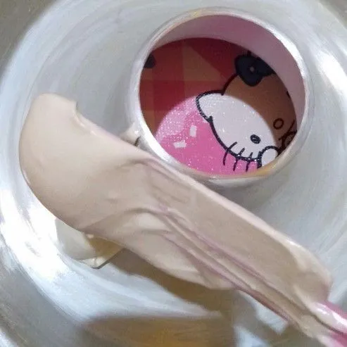 Kemudian masukkan adonan kedalam alat pemanggan yang telah diberi mentega terlebih dahulu.