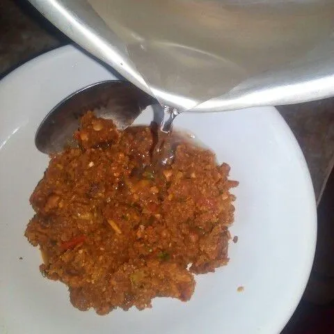 Beri air panas secukupnya.