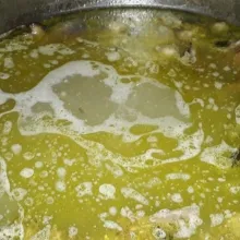Rebus ayam hingga mendidih lalu campur rempah-rempah kedalam rebusan ayam.