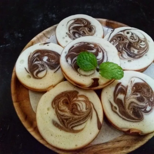 Bolu air mocca siap disajikan.