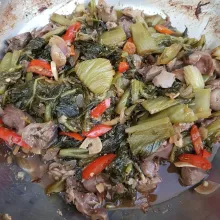 Masak hingga bumbu meresap dan air menyusut, koreksi rasa, angkat dan sajikan.