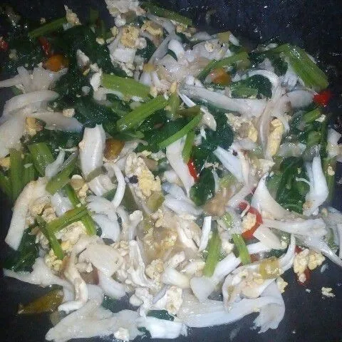 Koreksi rasa beri garam secukupnya lalu sajikan.