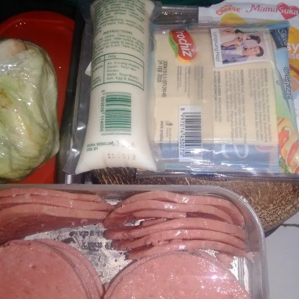 Siapkan bahan-bahan yang diperlukan.