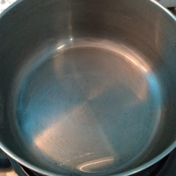 Tumis bumbu beri sedikit minyak.