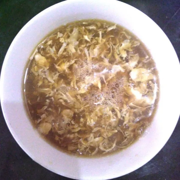 Tambahkan tepung tapioka, aduk.