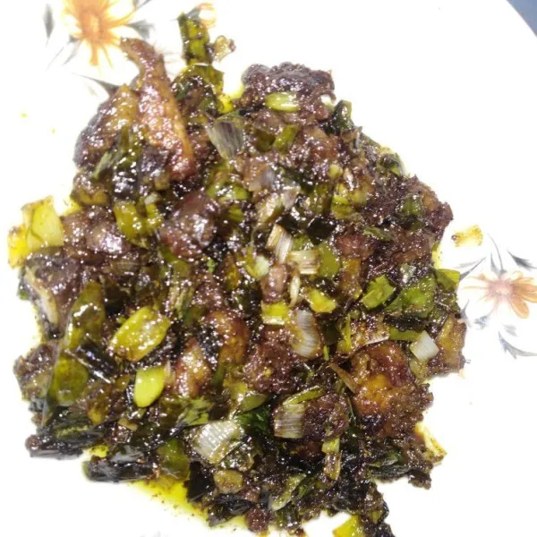 Setelah matang, krengseng daging siap dihidangkan.