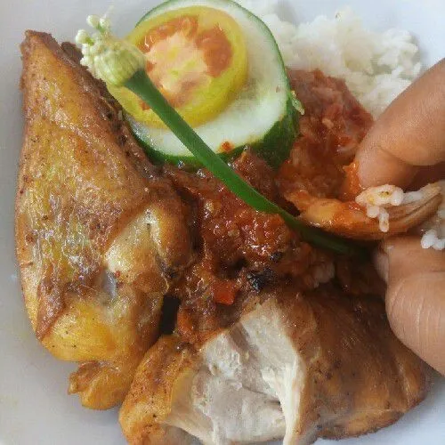 sajikan bersama nasi hangat dan sambal agar lebih nikmat