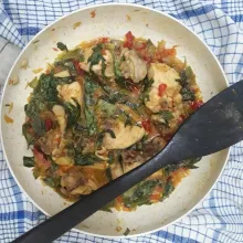Ayam rica-rica siap dihidangkan.