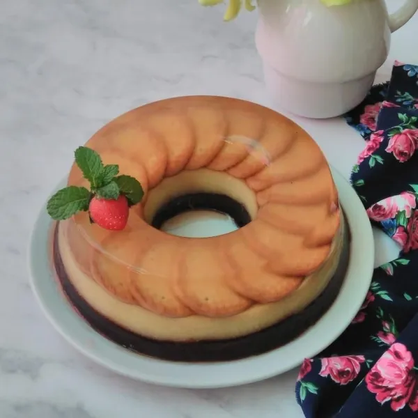 Setelah dingin dan setengah set, masukkan puding ke dalam lemari es lalu keluarkan dari cetakan dan siap dinikmati.