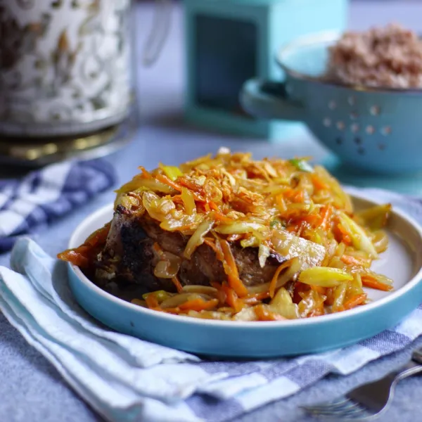 Angkat lalu siram diatas ikan kakap goreng.