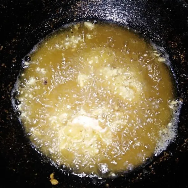 Goreng dalam minyak panas hingga matang, angkat dan tiriskan.