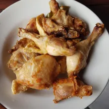 Goreng ayam dan tahu hingga kecoklatan, angkat dan sisihkan.