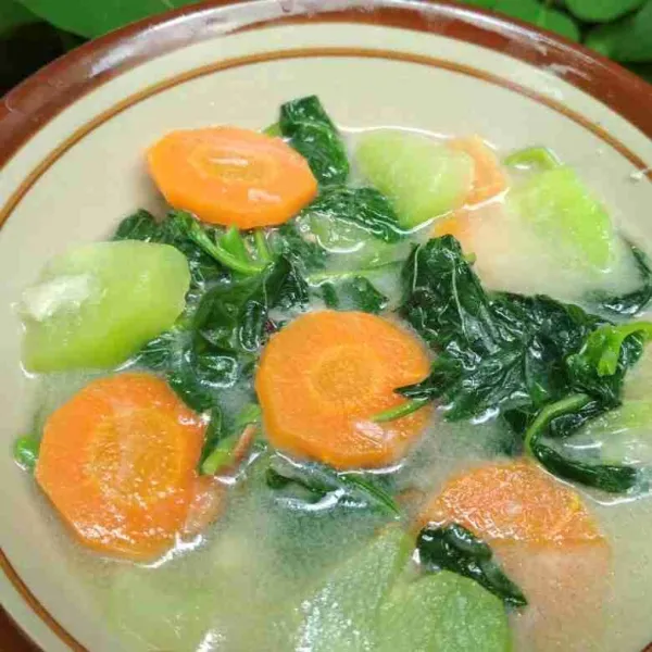 Sajikan hangat dengan sambal terasi.