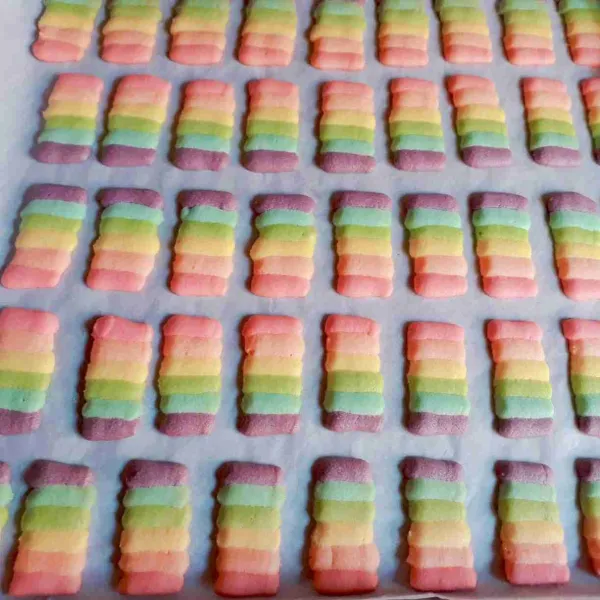 Setelah dingin simpan dalam toples kedap udara.