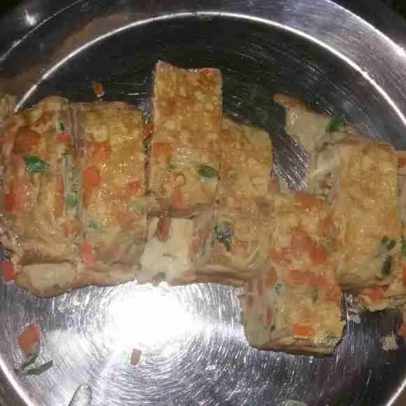 Lalu angkat dan potong-potong. Sajikan.