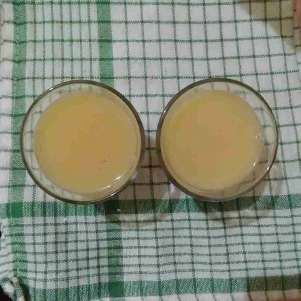 Tuang ke dalam wadah kaca.