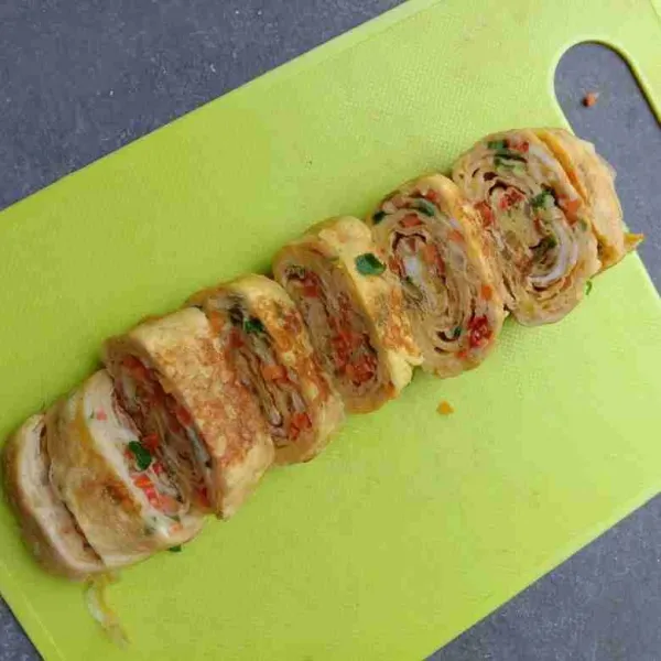 Angkat kemudian potong, siap disajikan.