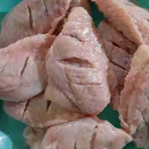 Sayat-sayat sayap ayam.