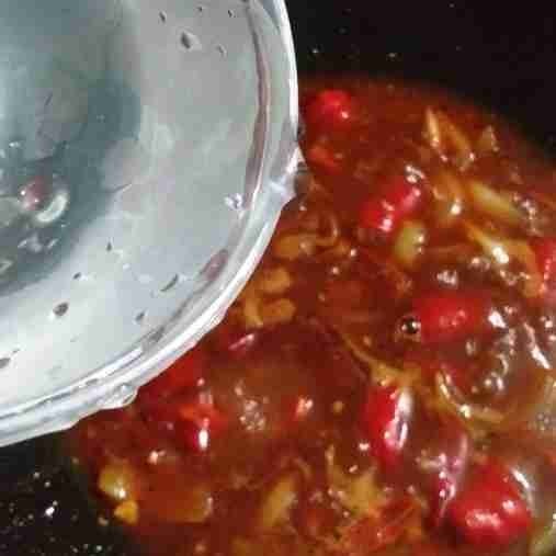 Tambahkan air, aduk rata.