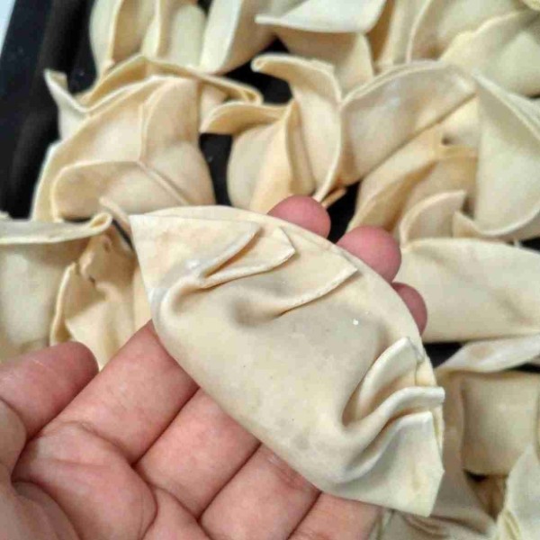 Kira-kira bentuk dumplingnya seperti ini.