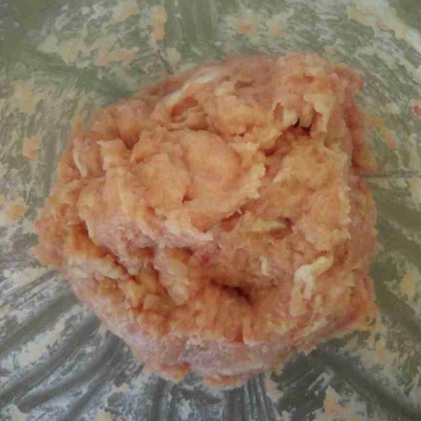 Campur semua bahan isian pangsit jadi satu.