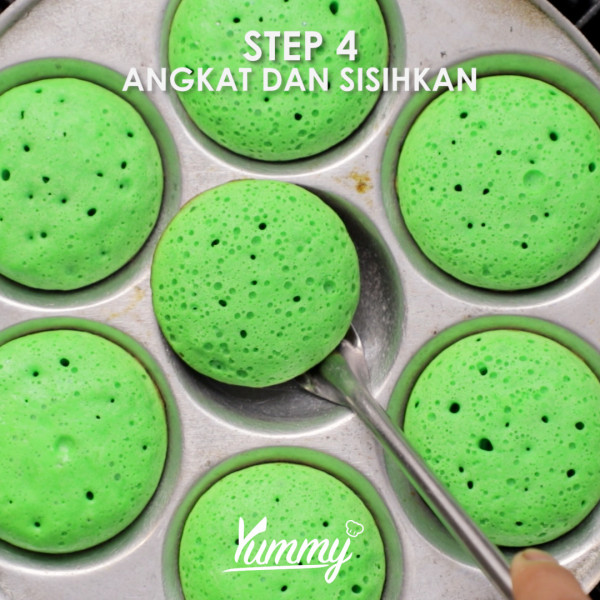 Tutup cetakan dan masak dengan api kecil hingga matang setelah itu angkat dan sisihkan.